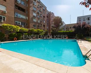 Swimming pool of Apartment for sale in  Madrid Capital  with Heating, Private garden and Terrace