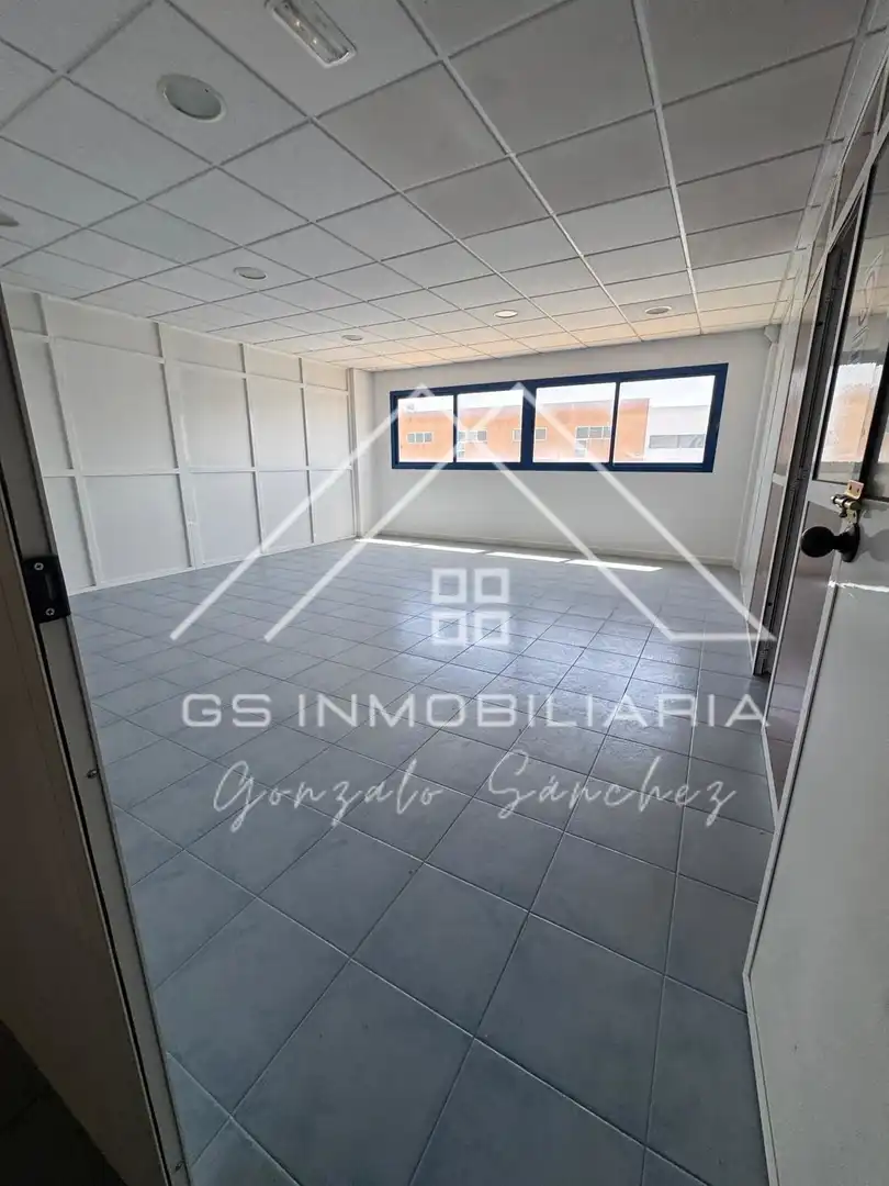 Nave industrial en venta en Lucena
