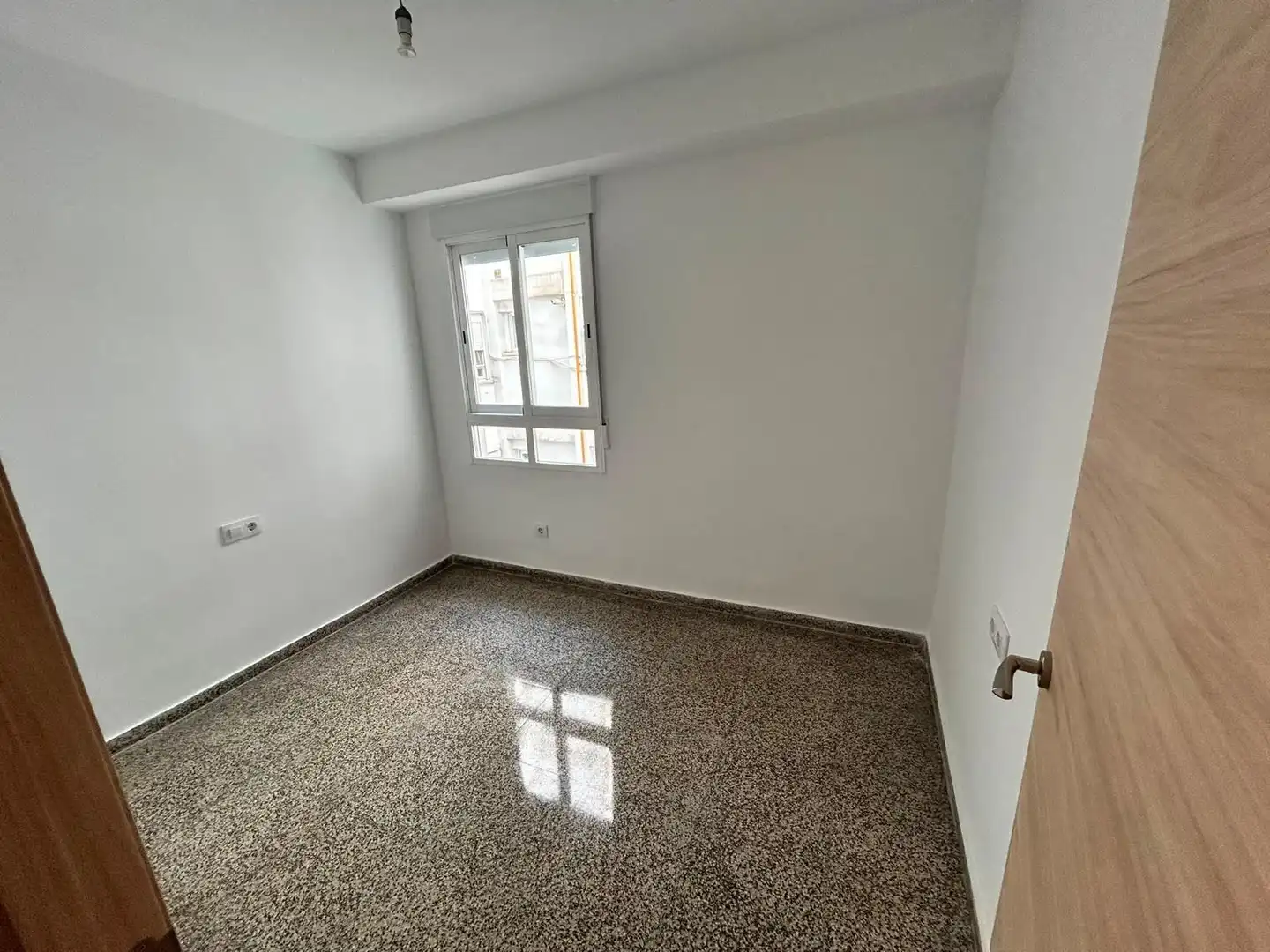 Schlafzimmer von Wohnung zur Miete in Valencia mit Balkon