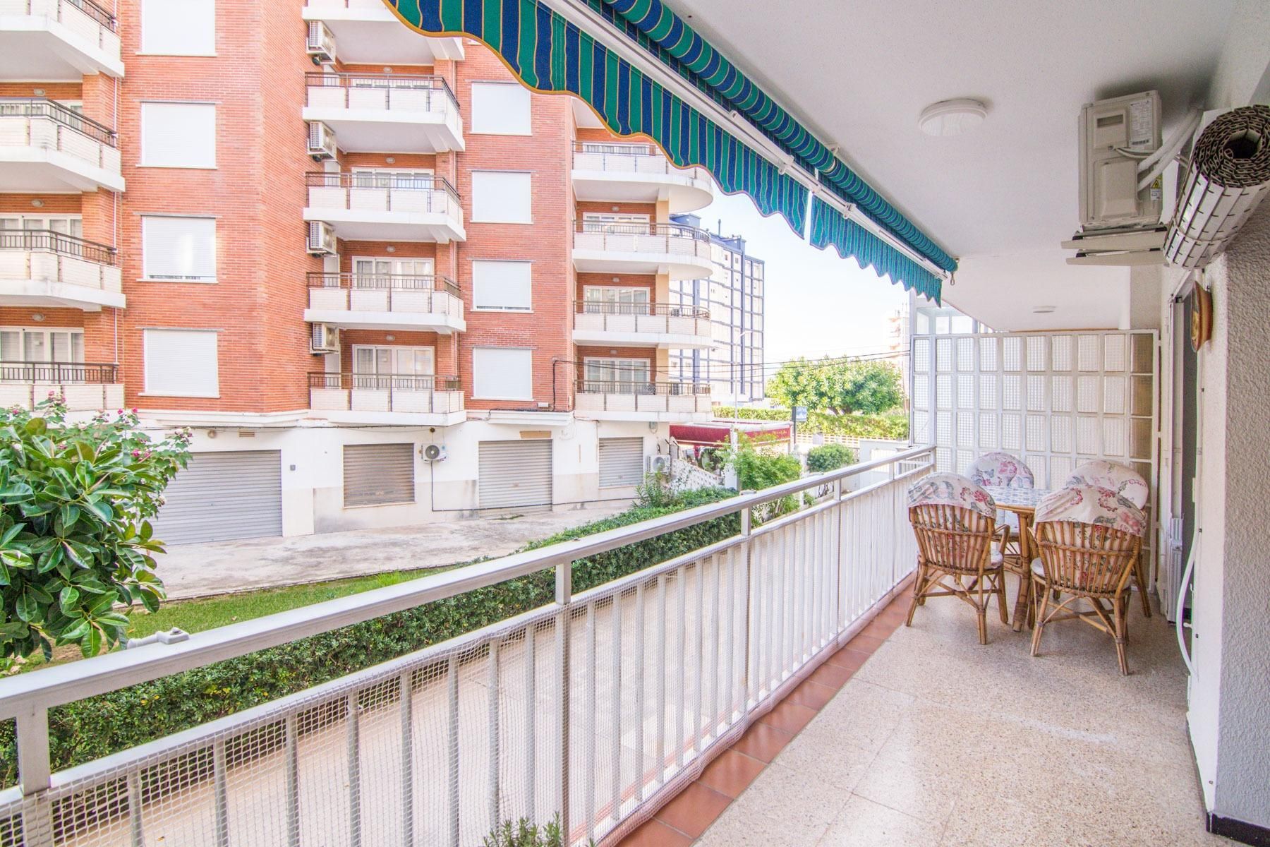Vista exterior de Apartament en venda en Gandia amb Jardí privat i Terrassa