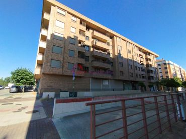 Pis amb ascensor en venda a Autonoma