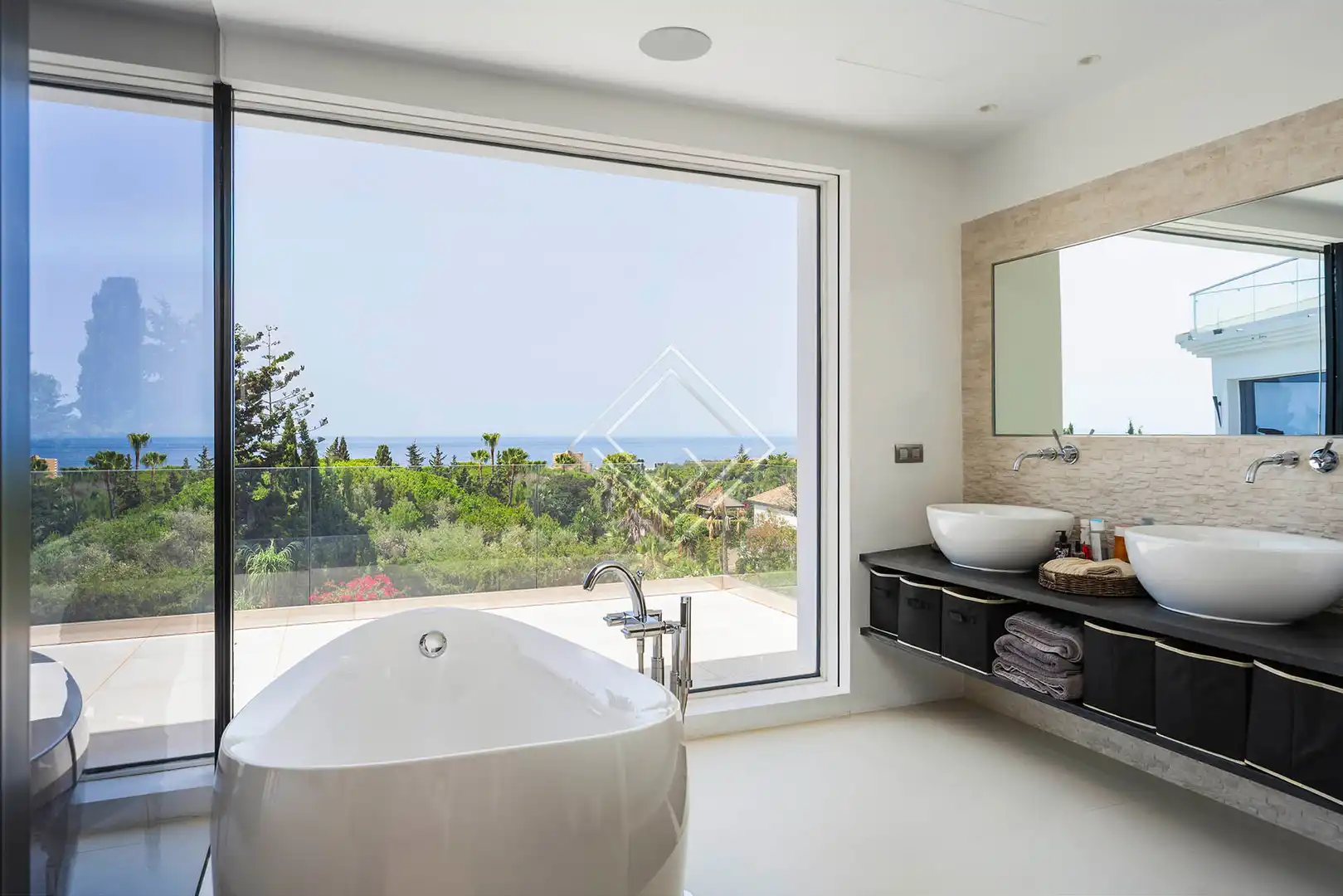 Baño de Casa o chalet de alquiler en Marbella con Aire acondicionado, Calefacción y Jardín privado