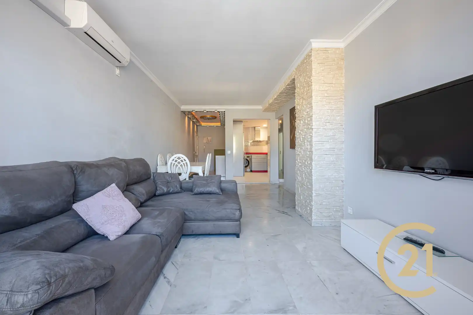 Sala d'estar de Pis en venda en Marbella amb Aire condicionat, Forn i Rentadora