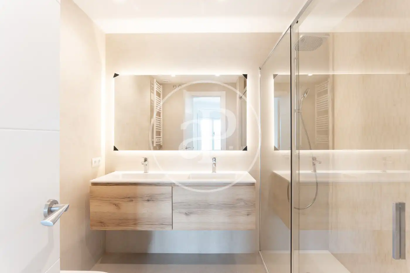 Baño de Piso de alquiler en Barcelona con Aire acondicionado, Calefacción y Terraza