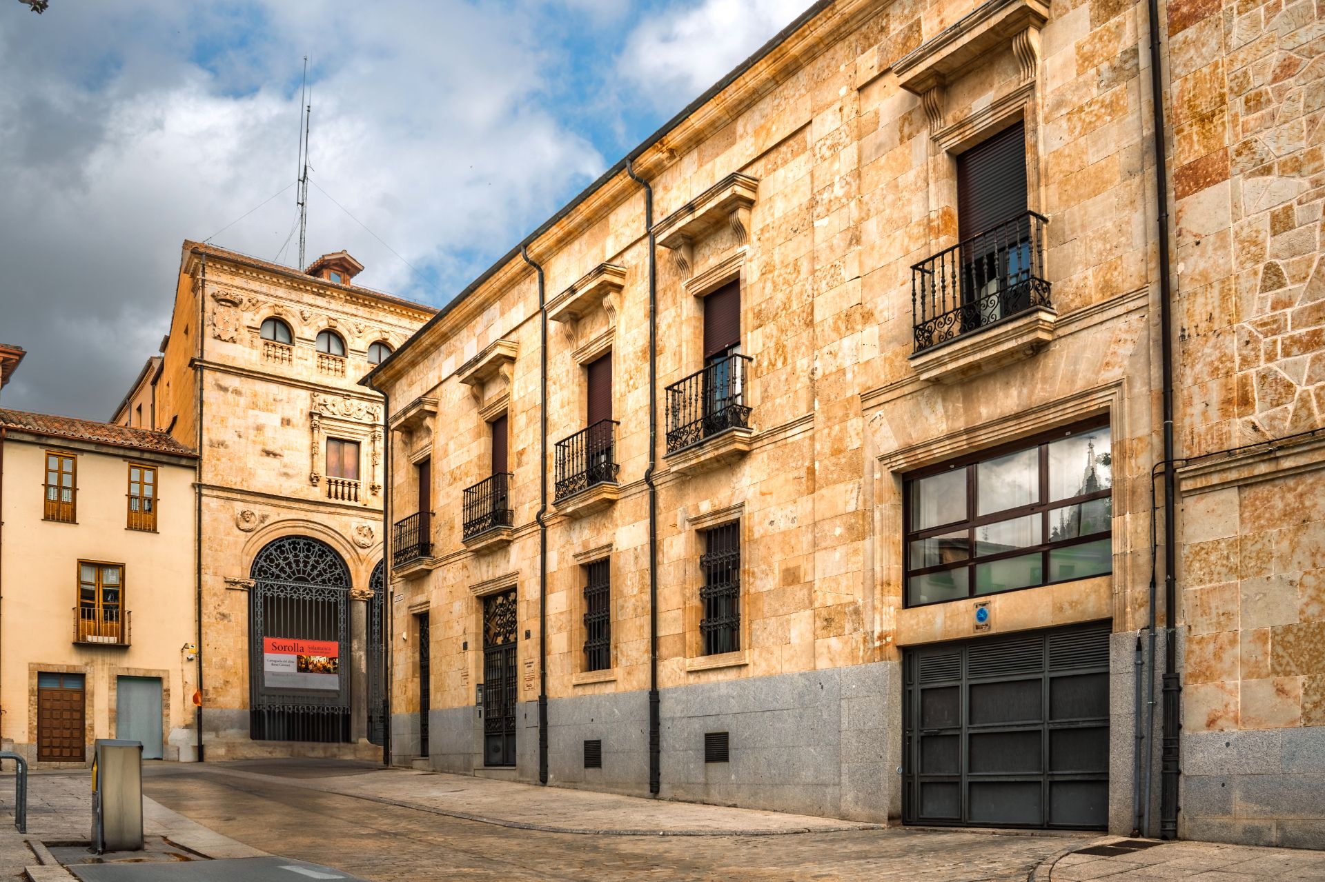 Exterior view of Garage for sale in Salamanca Capital
