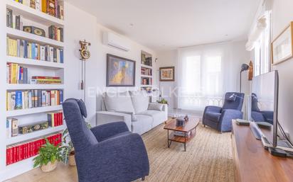 Living room of Apartment for sale in  Madrid Capital  with Air Conditioner, Terrace and Balcony