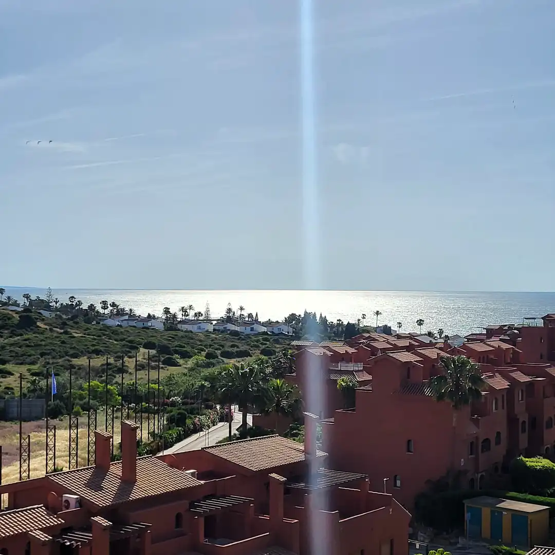 Vista exterior de Àtic en venda en Estepona amb Aire condicionat, Terrassa i Traster