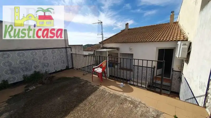 Vista exterior de Pis en venda en Baños de la Encina amb Aire condicionat i Moblat