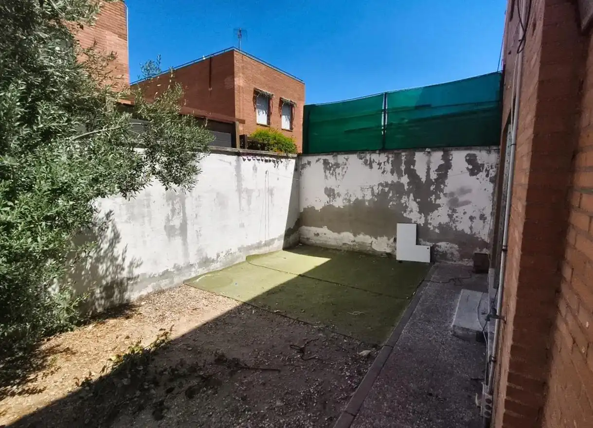 Jardí de Casa adosada en venda en Madrid amb Terrassa