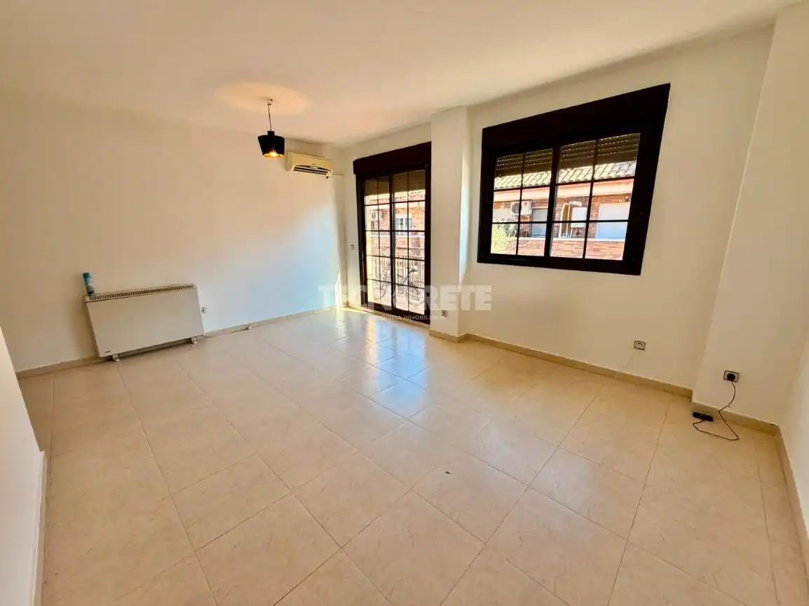 Vista exterior de Piso en venta en Yuncos con Aire acondicionado, Terraza y Trastero