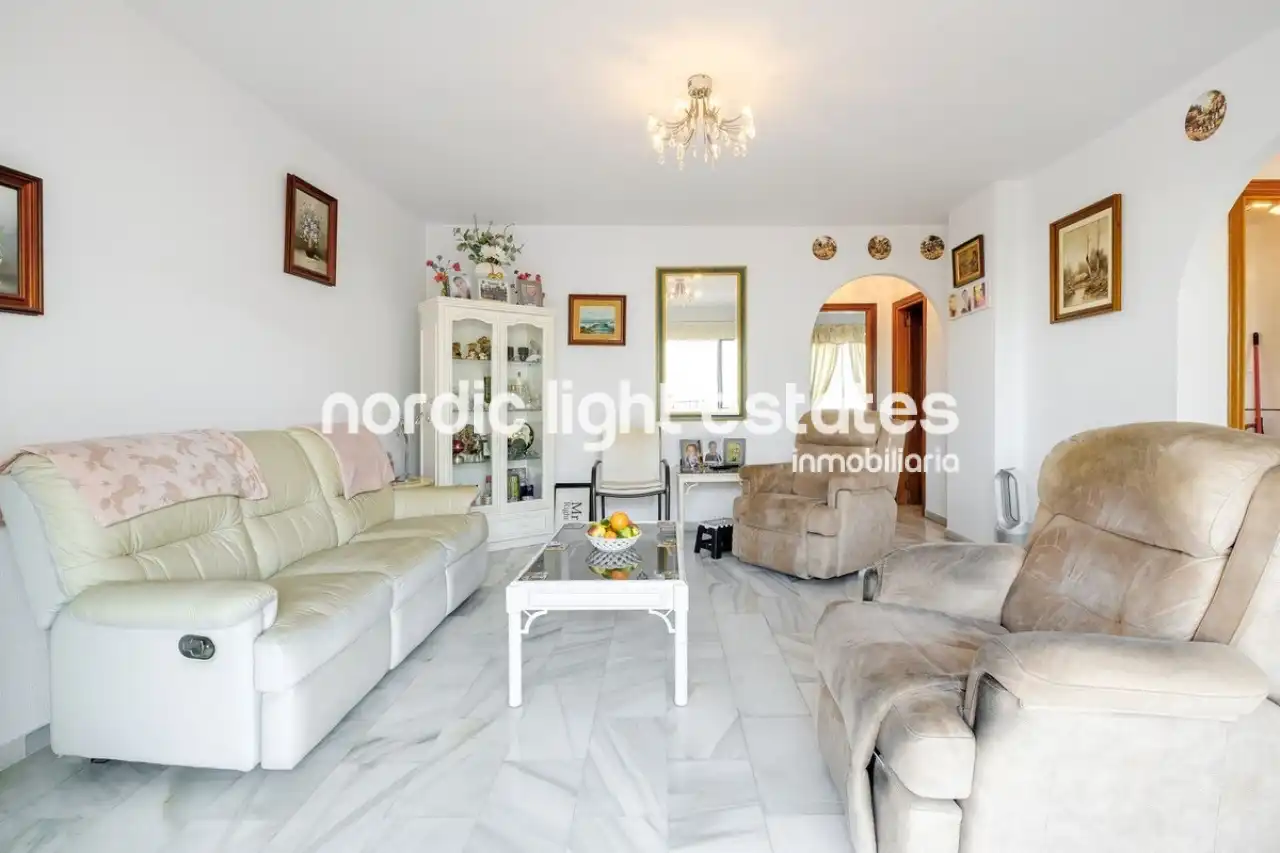 Außenansicht von Wohnung zum Verkauf in Nerja mit Terrasse, Schwimmbad und Möbliert