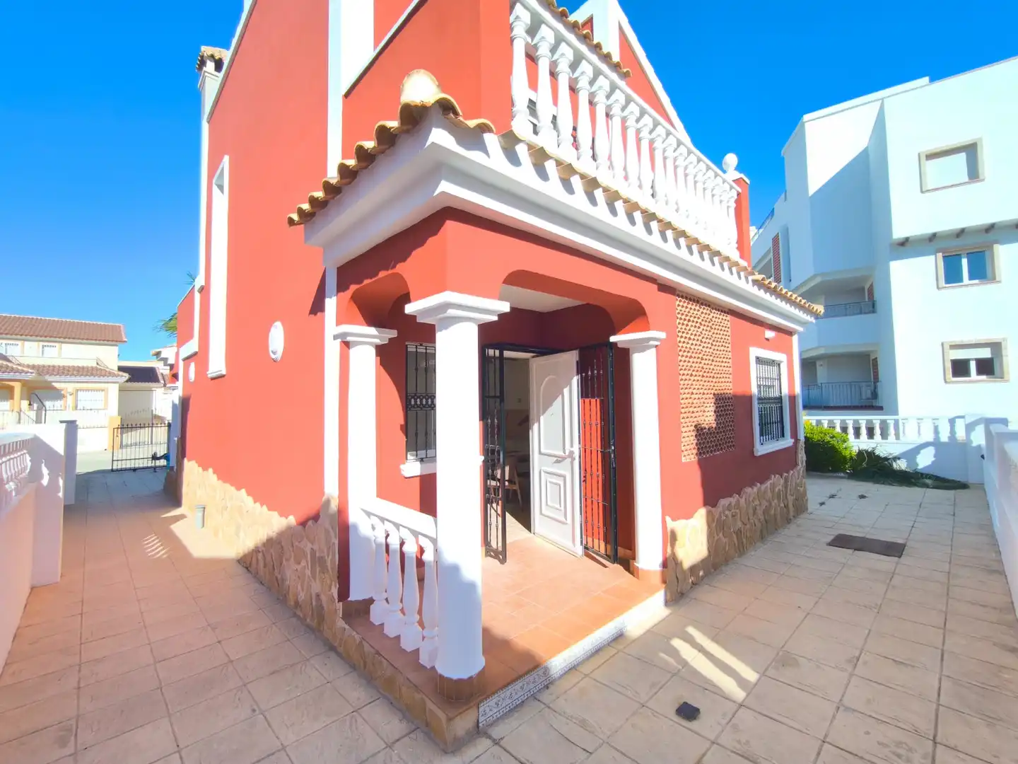 Vista exterior de Casa o xalet en venda en Orihuela amb Terrassa i Piscina