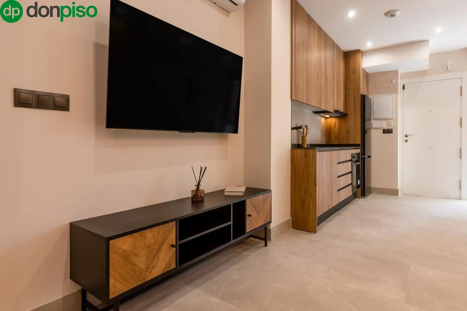 Kitchen of Study for sale in Granada  with Air Conditioner, Heating and Furnished