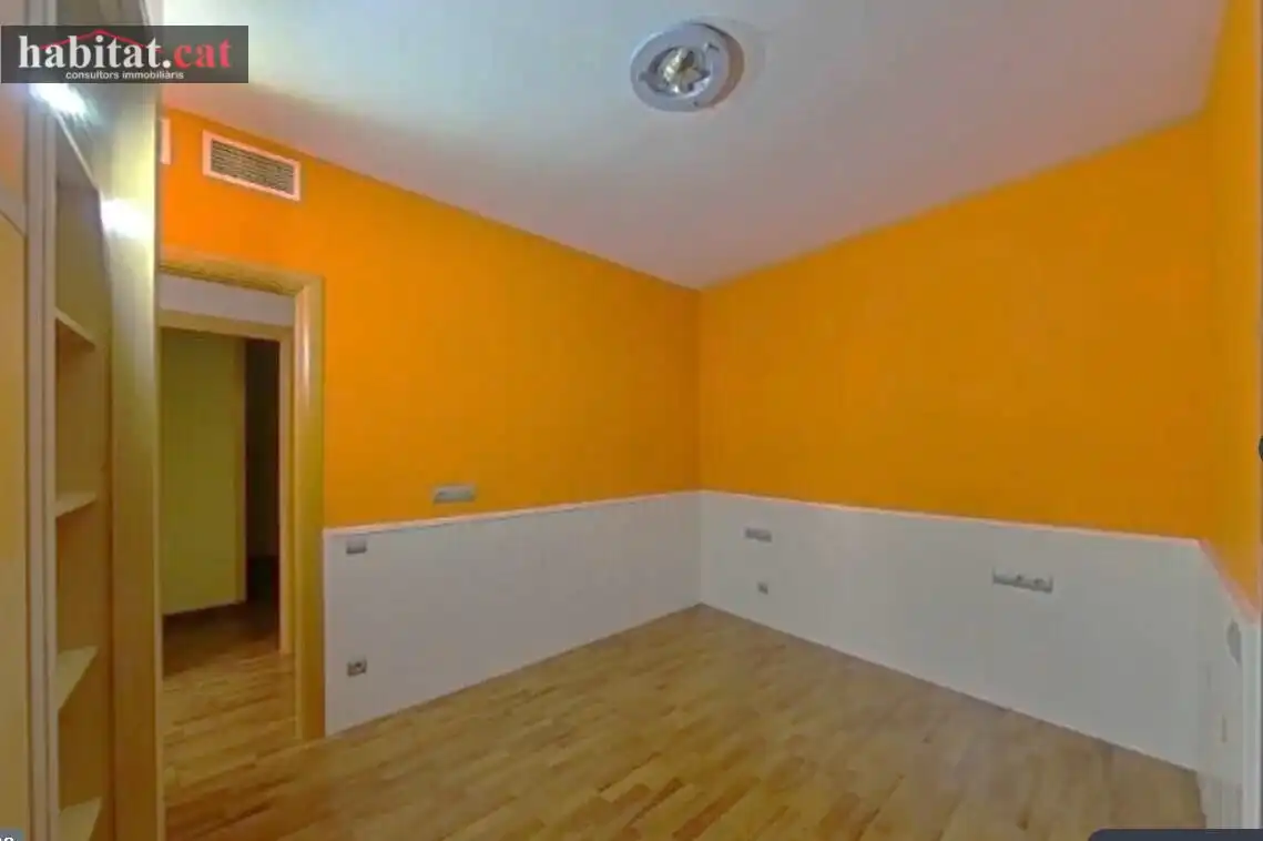 Habitación de Casa o chalet en venta en Vilanova i la Geltrú con Piscina y Balcón
