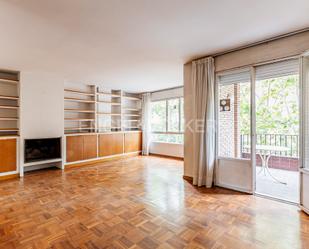 Living room of Apartment for sale in  Barcelona Capital  with Air Conditioner, Heating and Parquet flooring