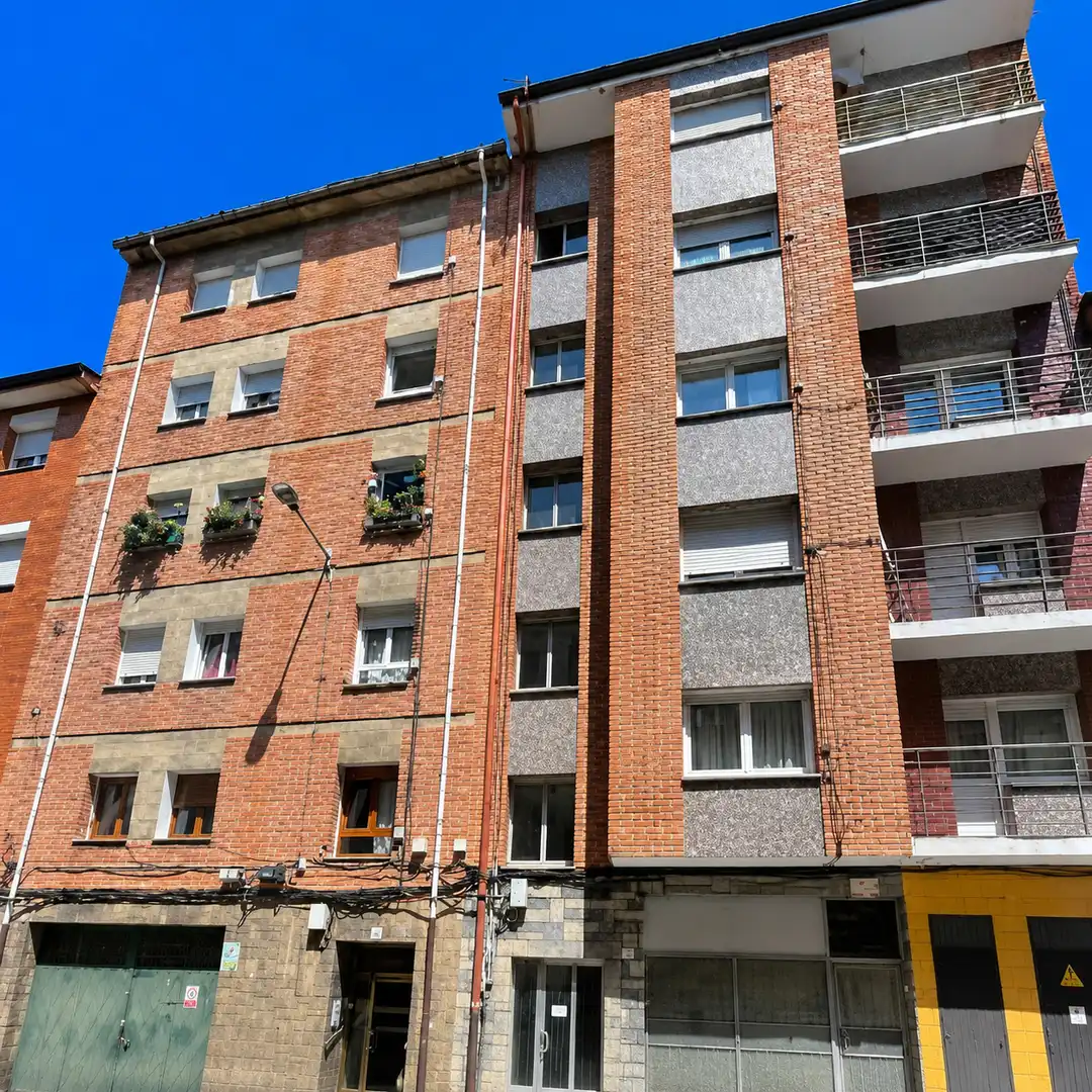 Flat with lift for sale in Calle Joaquín Solís 20