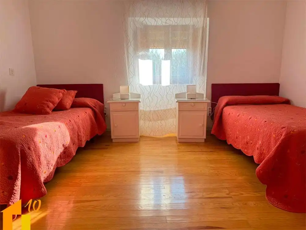 Bedroom of Houses for sale in Villaldemiro  with Heating, Storage room and Furnished