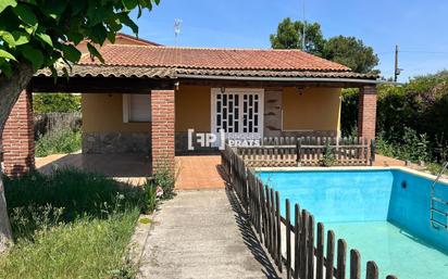 Vista exterior de Casa o xalet en venda en Alcoletge amb Terrassa i Piscina