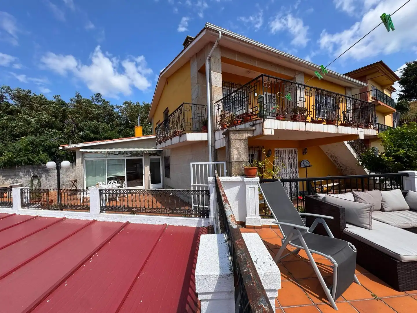 Vista exterior de Casa o xalet en venda en Pontevedra Capital  amb Calefacció, Terrassa i Balcó