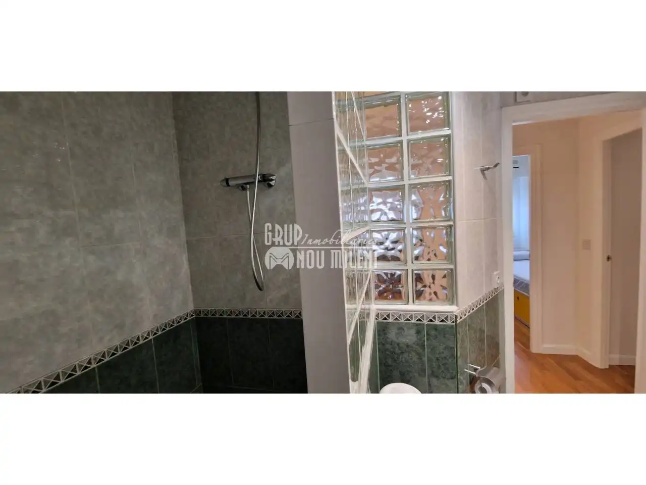 Bany de Dúplex de lloguer en Valencia amb Aire condicionat, Jardí privat i Parquet