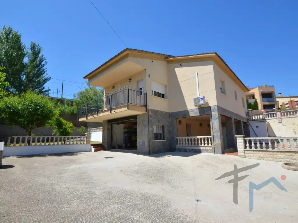 Außenansicht von Haus oder Chalet zum Verkauf in Masquefa