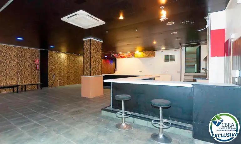 Locale commerciale in vendita a Calle Puig Rom 106 Bajos 106, imagen 4