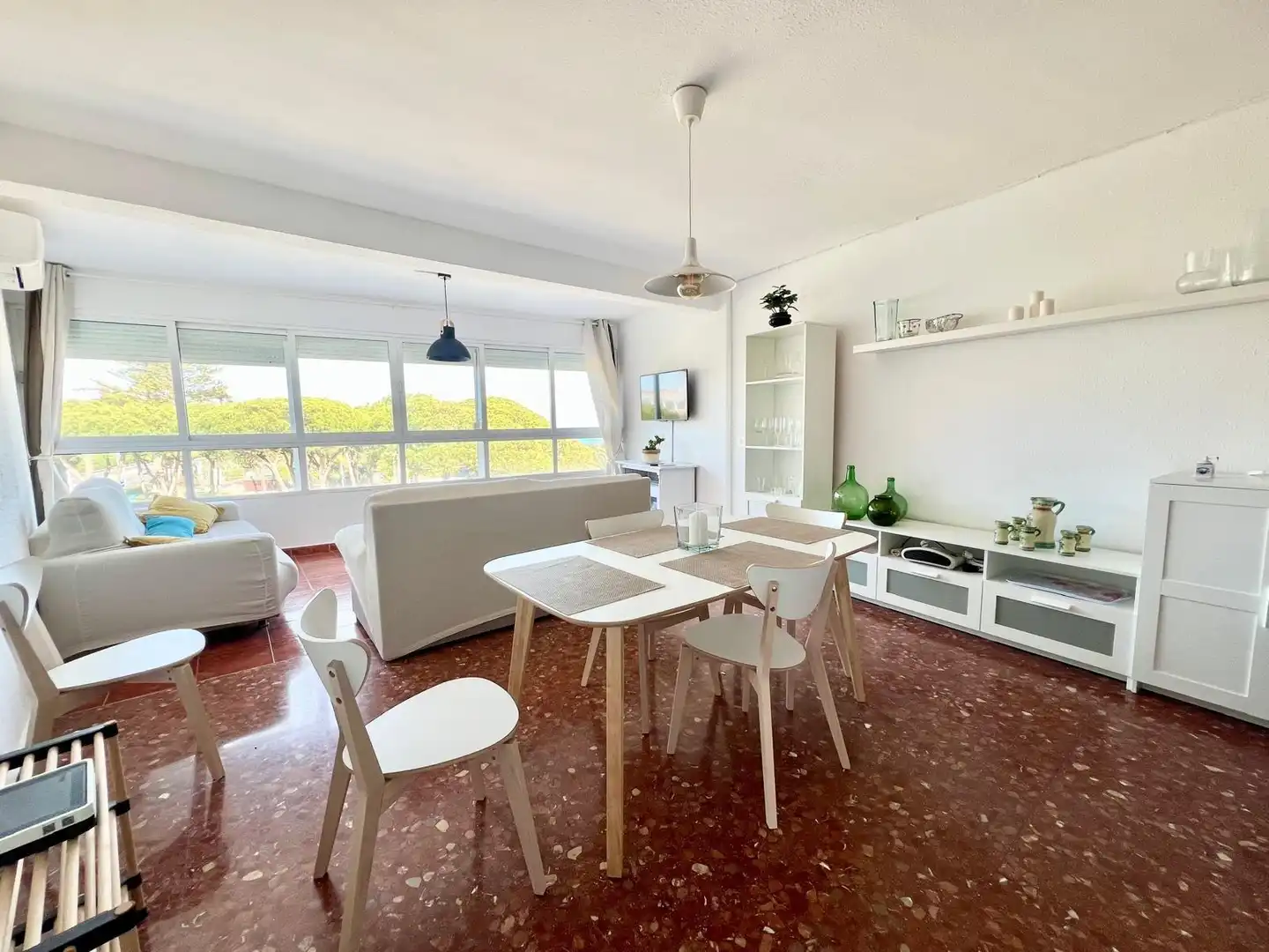 Menjador de Apartament de lloguer en Mijas amb Jardí privat