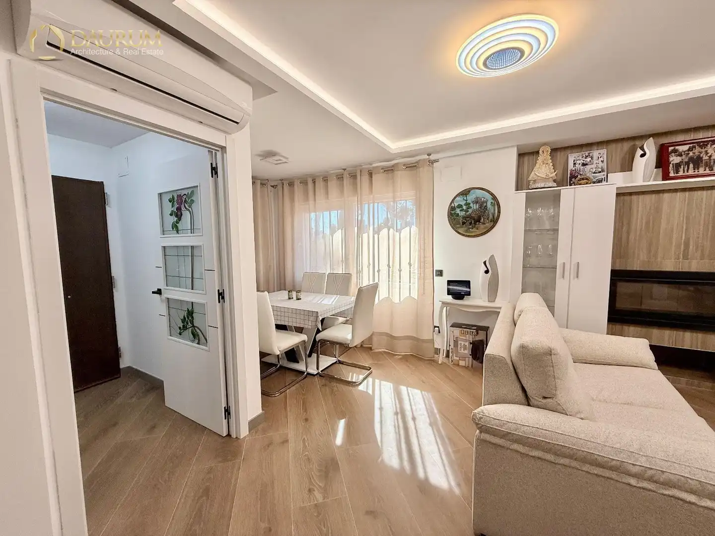 Sala d'estar de Casa adosada en venda en Benidorm amb Aire condicionat, Calefacció i Terrassa