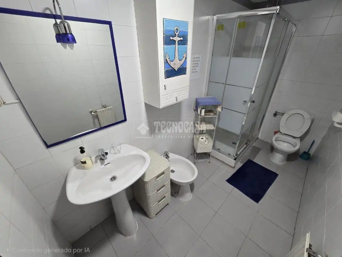 Bathroom of Flat for sale in Madrid  with Air Conditioner, Heating and Furnished