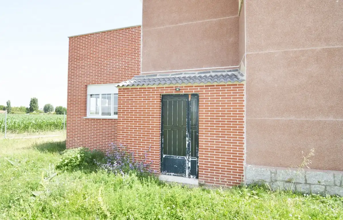 Exterior view of Houses for sale in Calvarrasa de Abajo  with Heating