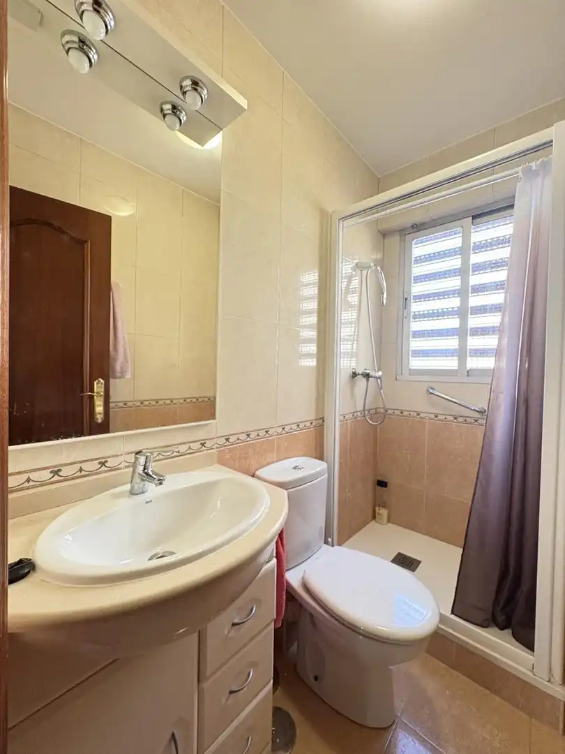 Baño de Piso de alquiler en Madrid con Aire acondicionado, Calefacción y Parquet