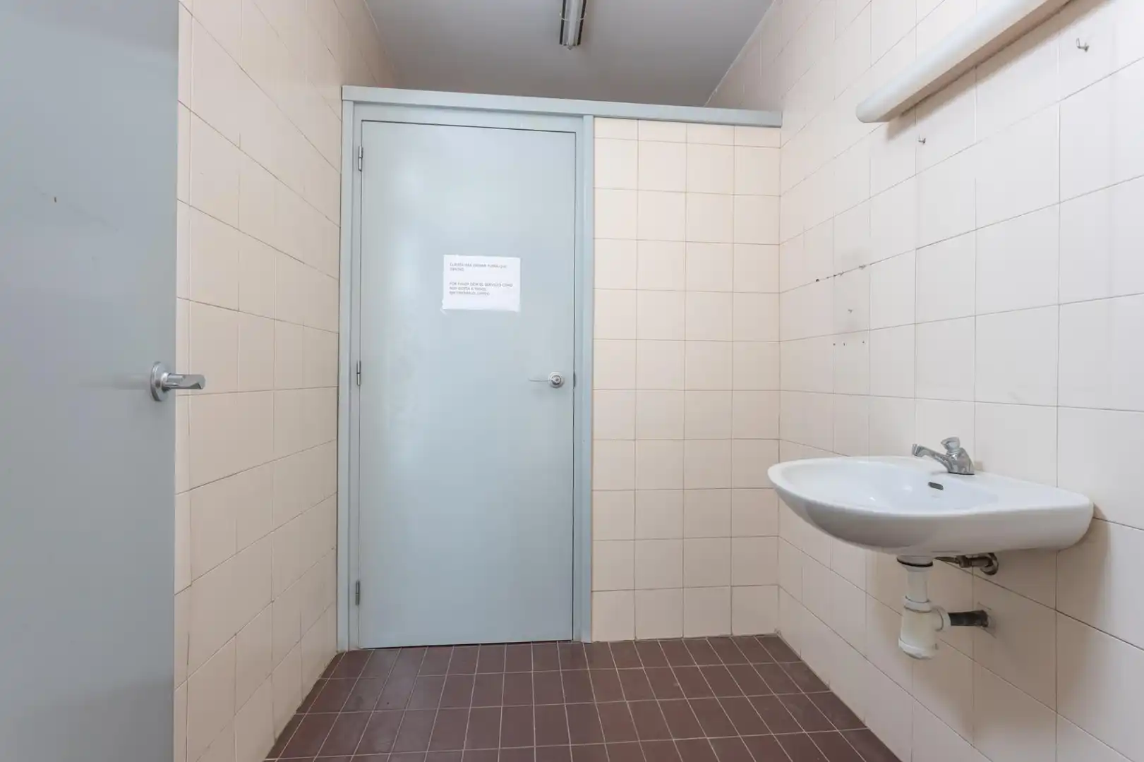 Bathroom of Office for rent in Barcelona