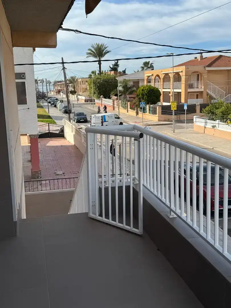 Terrasse von Wohnungen zum Verkauf in Los Alcázares mit Klimaanlage, Schwimmbad und Balkon