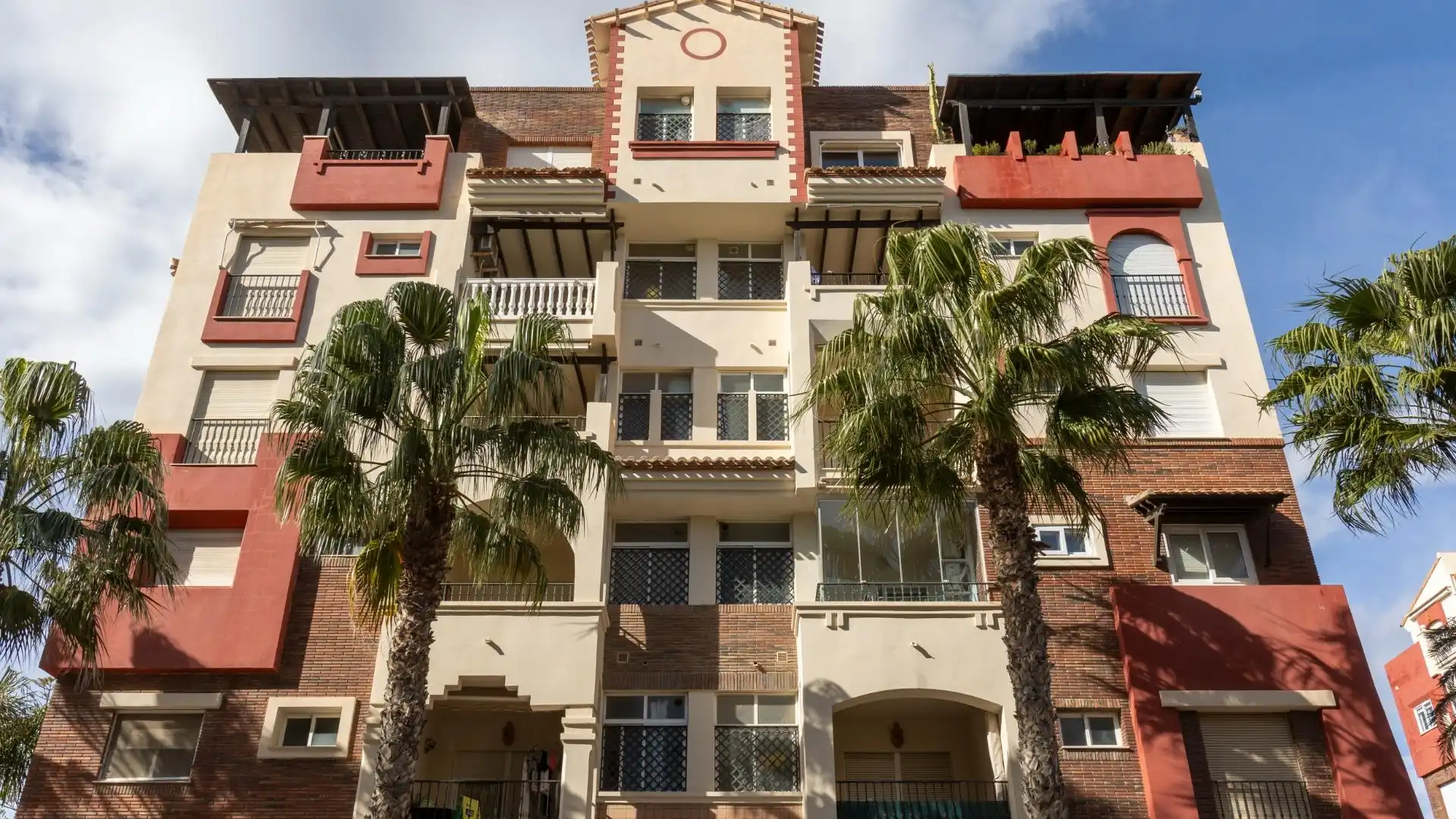 Vista exterior de Ático en venta en Motril con Jardín privado, Terraza y Piscina comunitaria