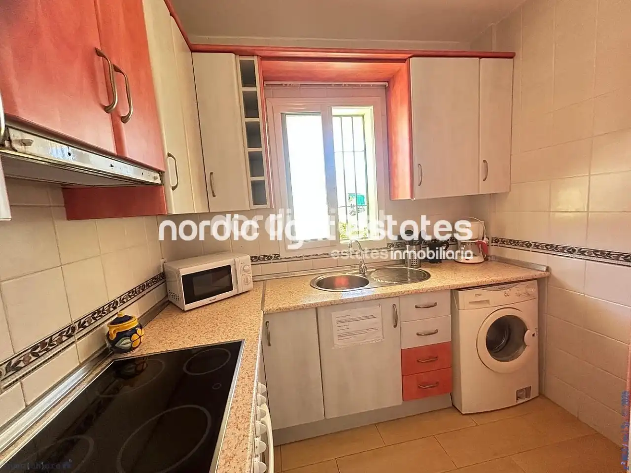 Vista exterior de Piso en venta en Nerja con Aire acondicionado, Piscina y Amueblado