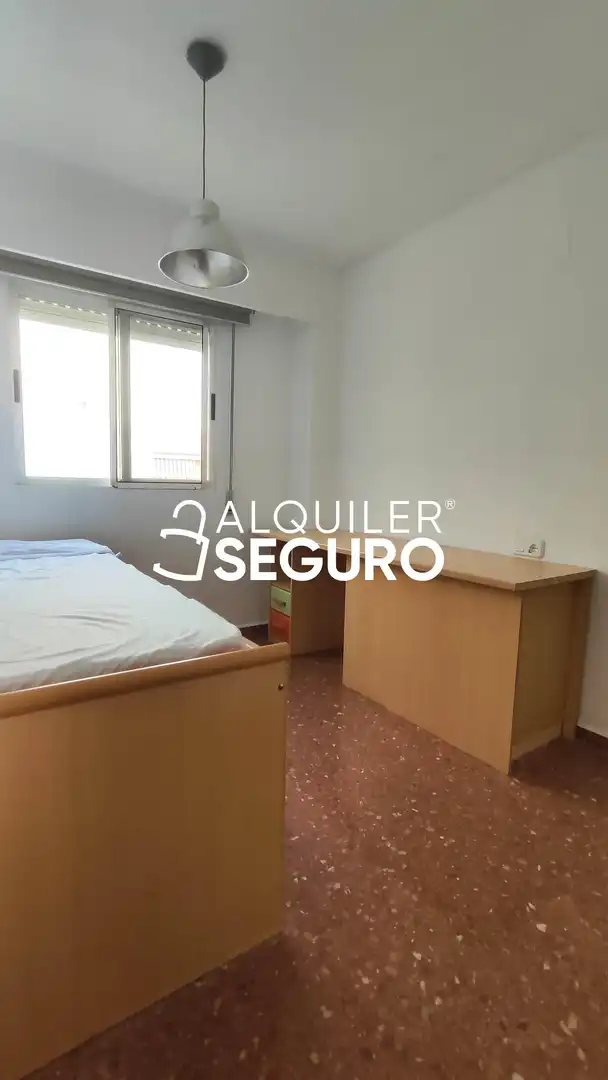 Dormitori de Pis de lloguer en Valencia amb Aire condicionat i Terrassa