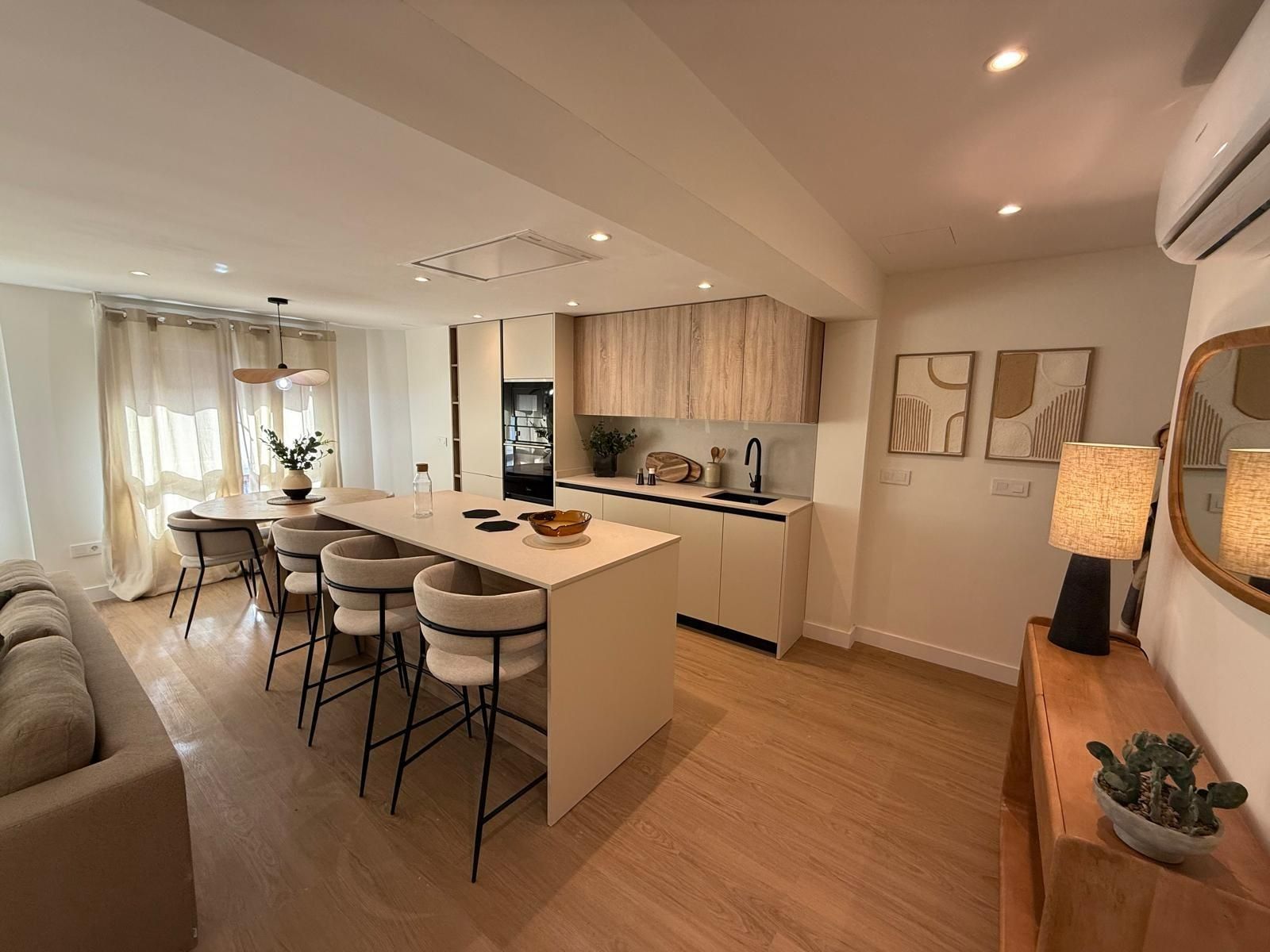 Küche von Wohnung zum Verkauf in  Valencia Capital mit Klimaanlage, Terrasse und Möbliert