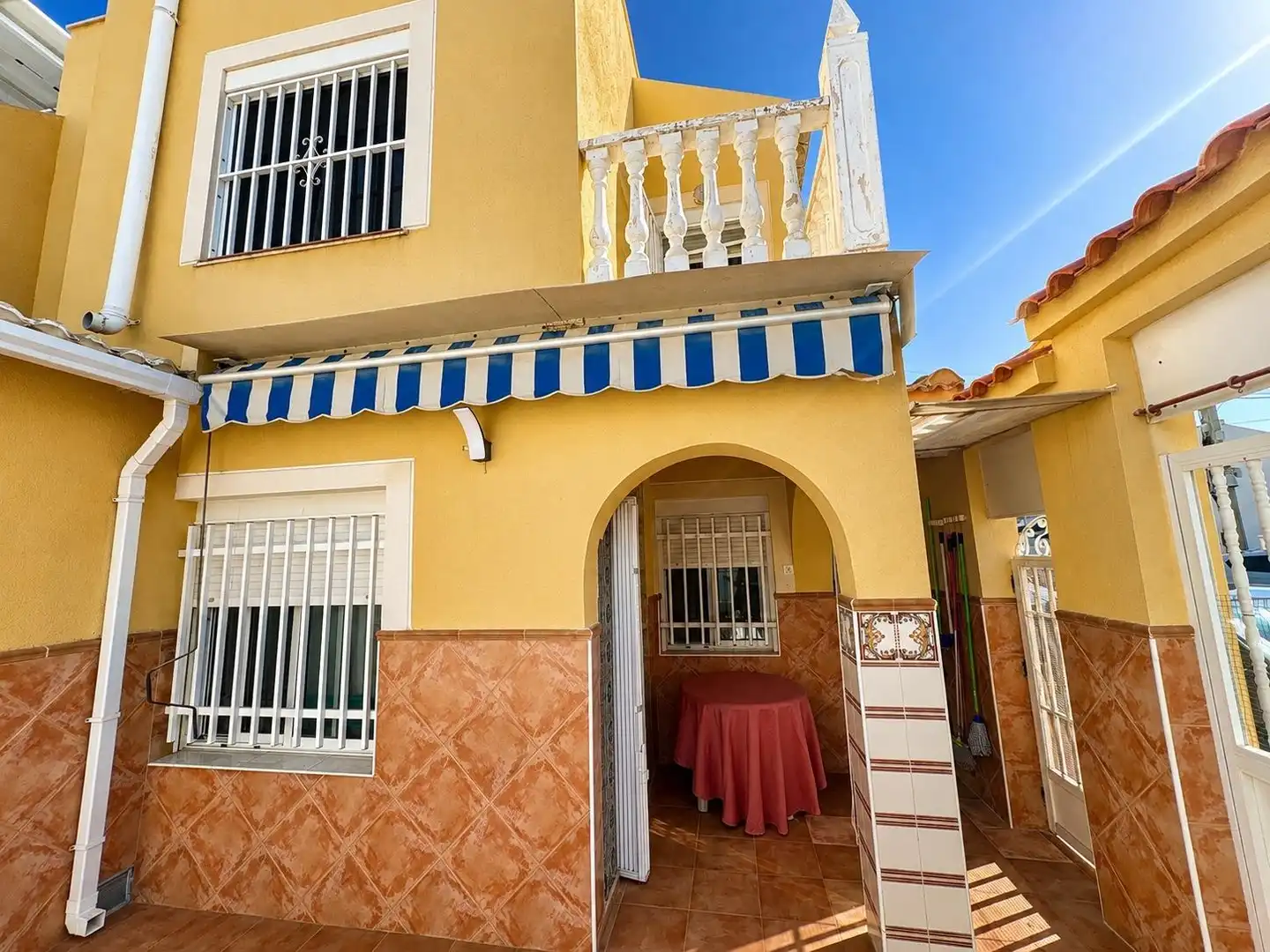 Casa aparellada amb terrassa en venda a Calle GABRIELA MISTRA, imagen 26