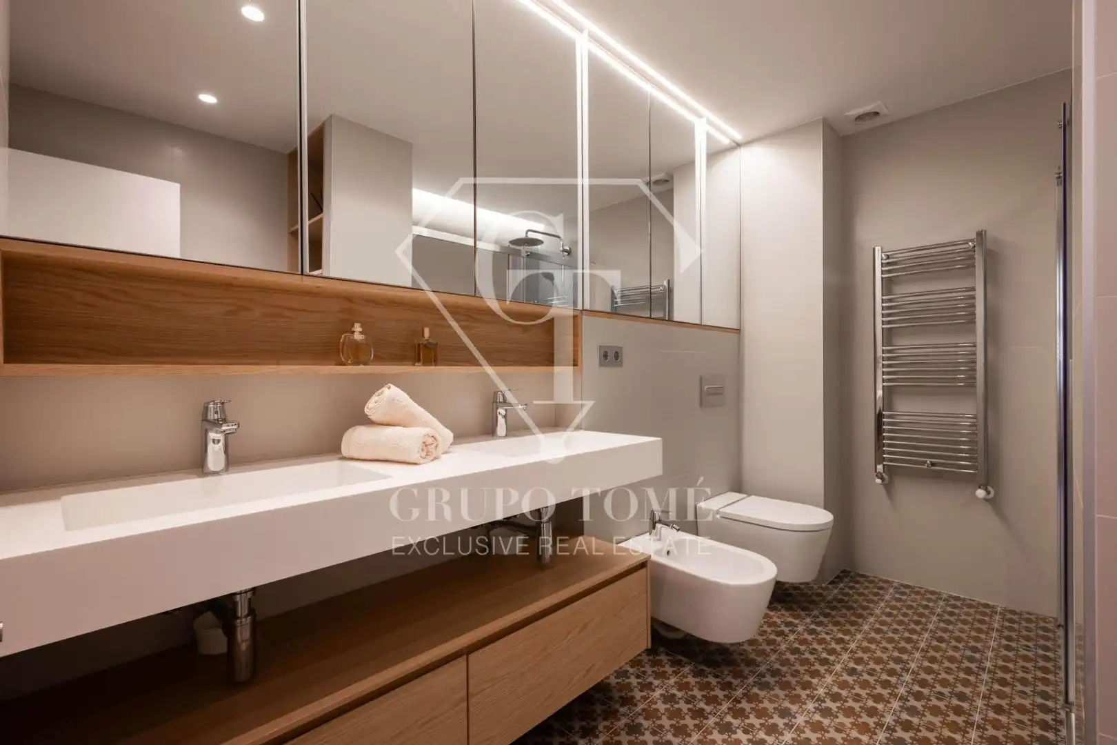 Bathroom of Detached homes for sale in Donostia - San Sebastián   with Heating, Private garden and Terrace