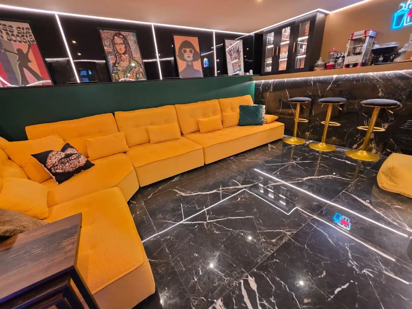 Sala d'estar de Casa adosada en venda en Alicante / Alacant amb Aire condicionat, Jardí privat i Terrassa