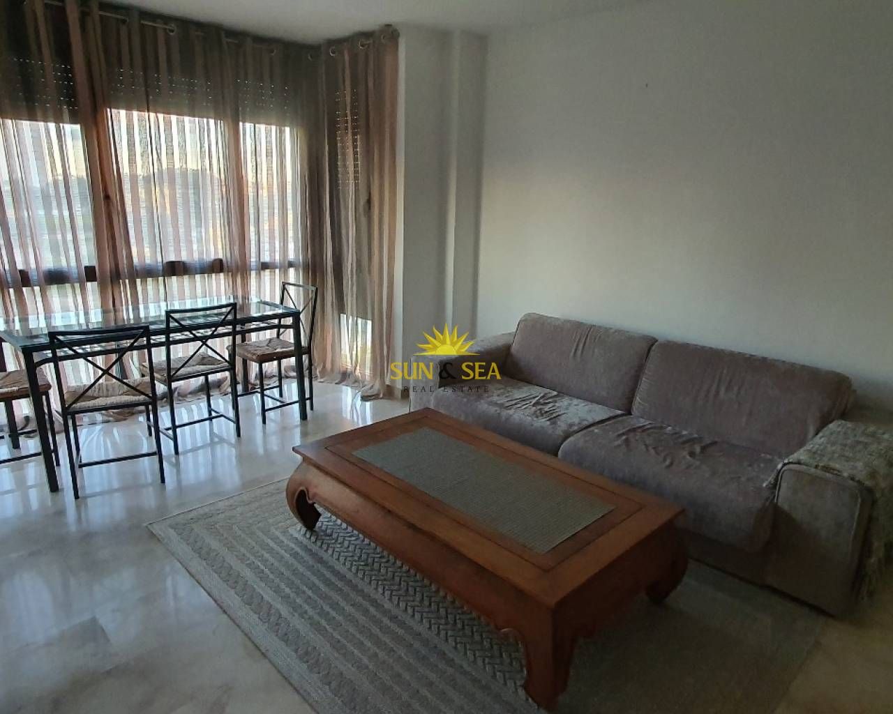 Sala d'estar de Apartament de lloguer en El Campello amb Calefacció, Traster i Moblat