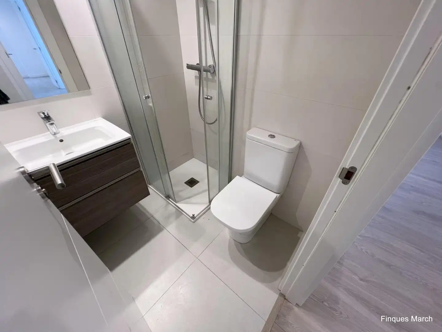 Baño de Piso de alquiler en Barcelona con Aire acondicionado, Calefacción y Parquet