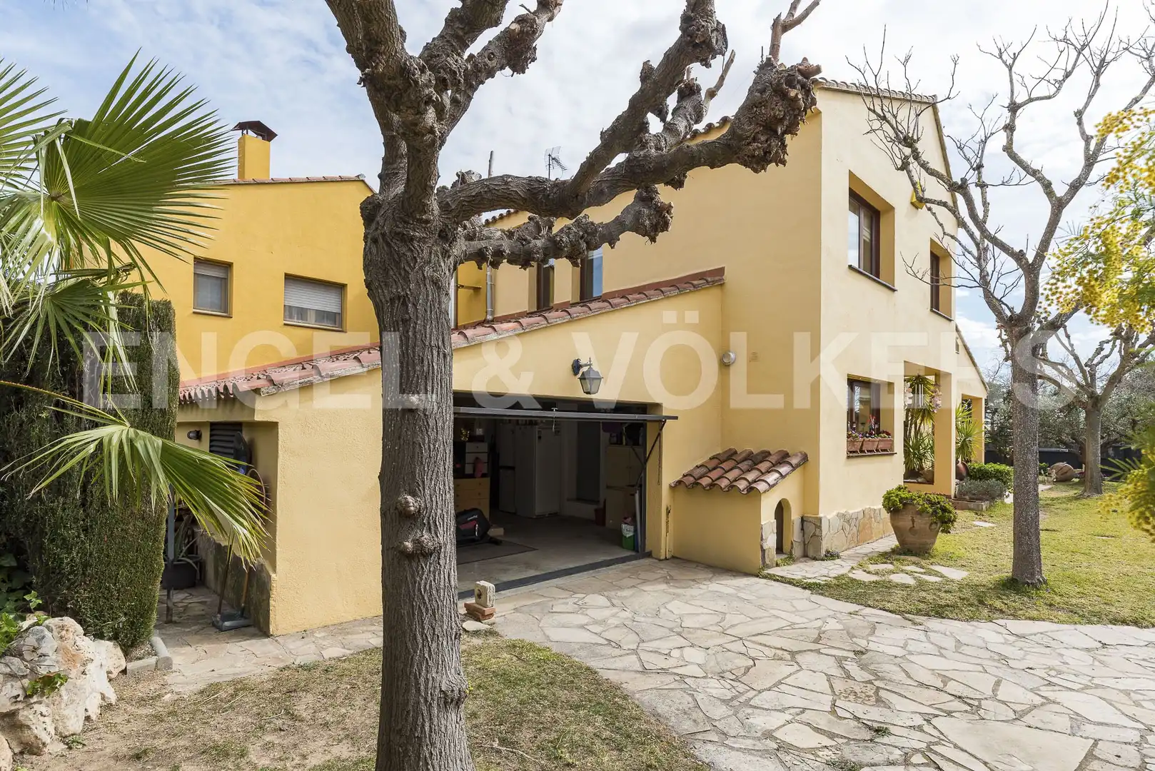 Vista exterior de Casa o xalet en venda en Pacs del Penedès amb Calefacció, Jardí privat i Parquet