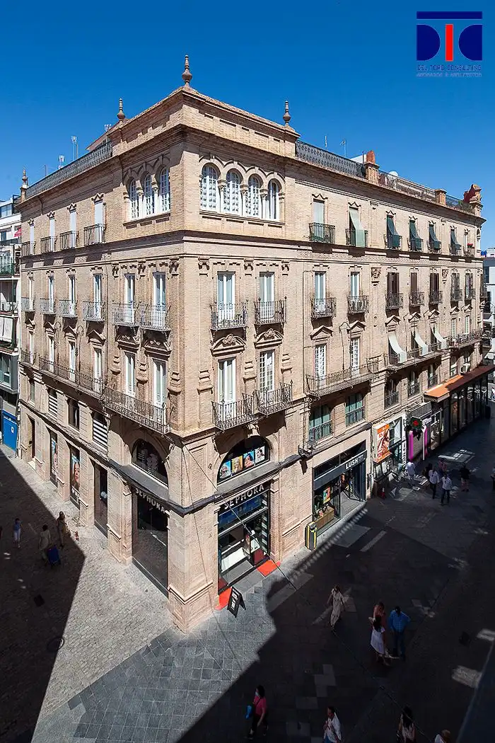 Vista exterior de Oficina en venda en Sevilla amb Aire condicionat, Terrassa i Traster