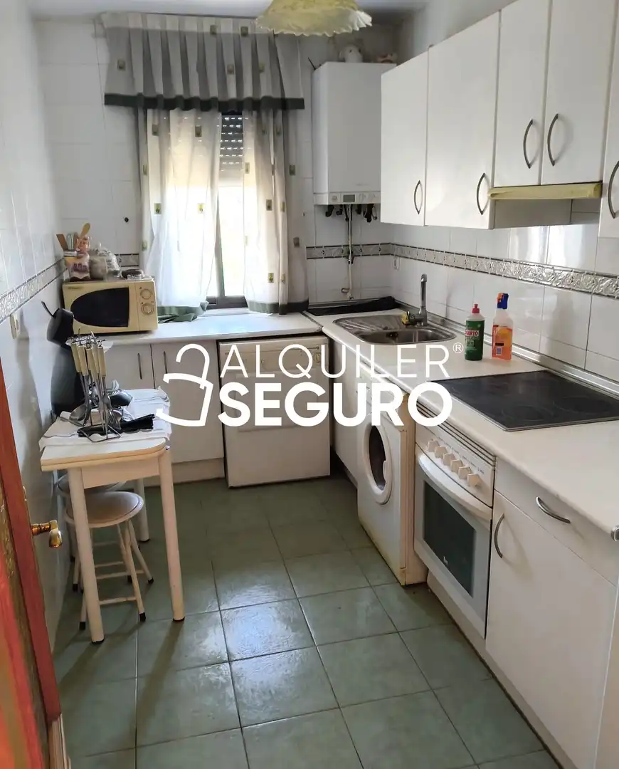 Cocina de Piso de alquiler en Ocaña con Calefacción, Piscina y Amueblado