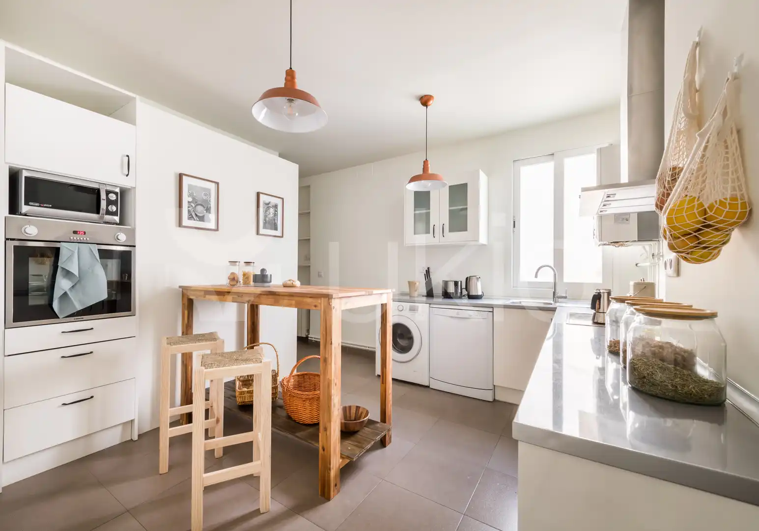 Cuina de Apartament de lloguer en Madrid amb Aire condicionat, Calefacció i Moblat