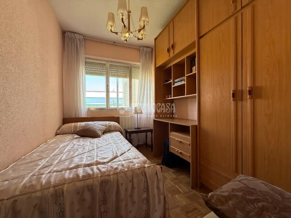 Bedroom of Flat for sale in Madrid  with Air Conditioner, Heating and Parquet flooring