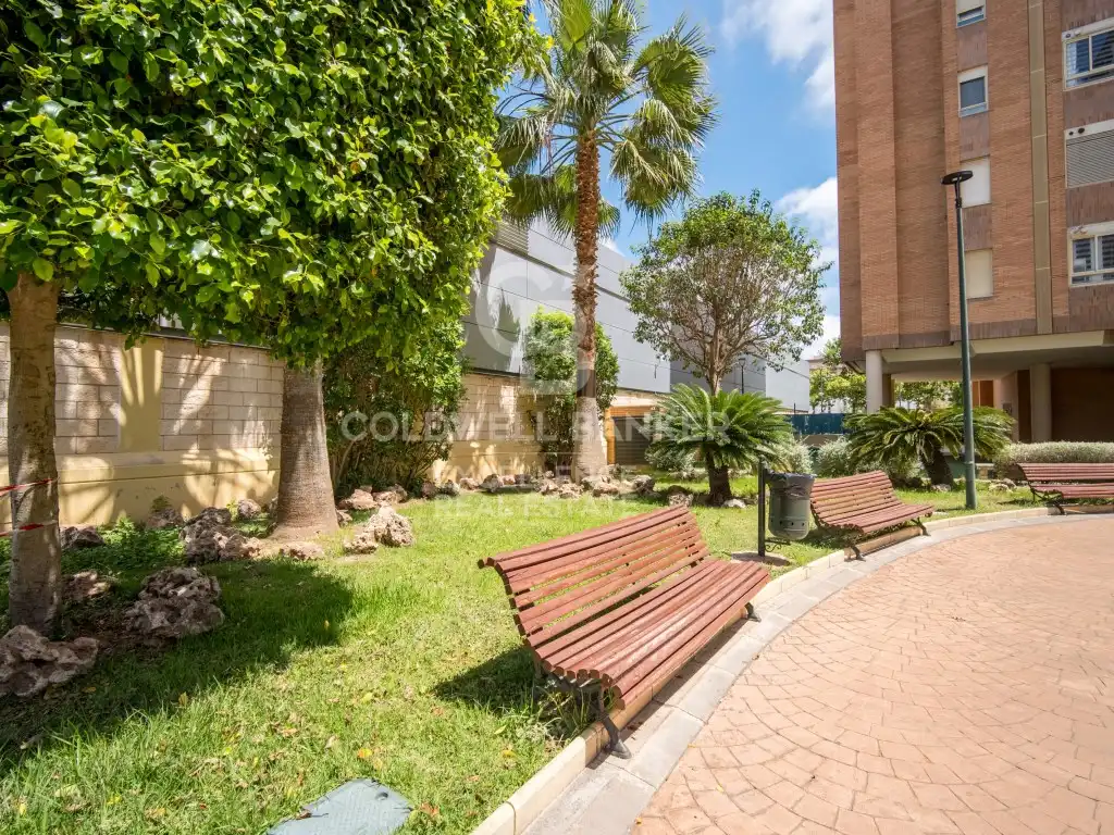 Exterior view of Flat for sale in Valencia  with Air Conditioner, Terrace and Community pool