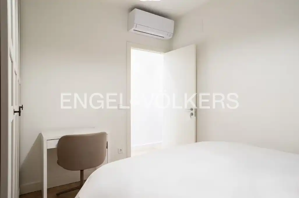 Bedroom of Flat for sale in Madrid  with Air Conditioner and Heating
