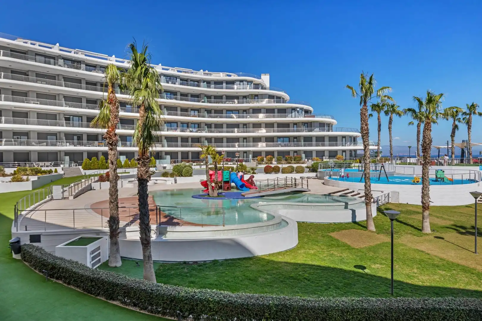 Piscina de Apartament en venda en Elche / Elx amb Aire condicionat, Calefacció i Jardí privat